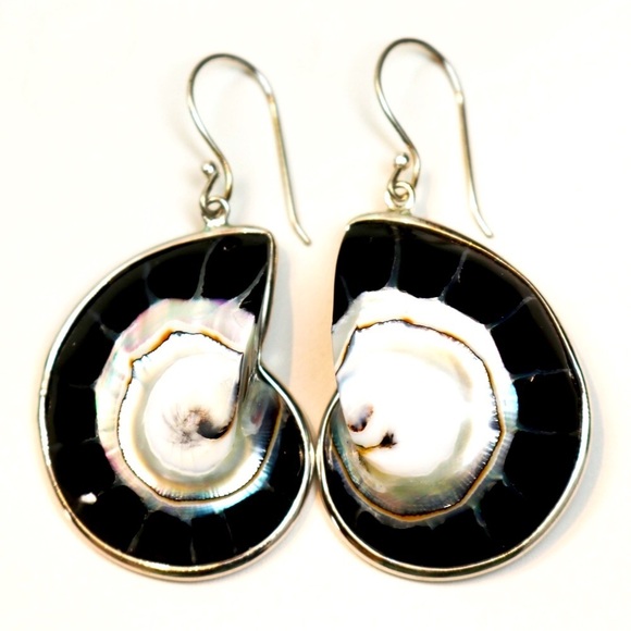 Jewelry - NEW! Black & Silver French Wire Seashell Earrings